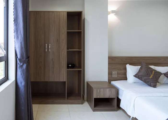 Aurora Bai Chay Hotel 2*